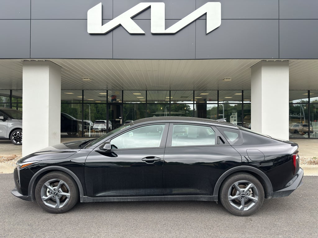 2025 Kia K4 LXS AT's photo