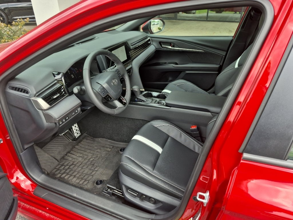 2026 Toyota Camry Hybrid SE