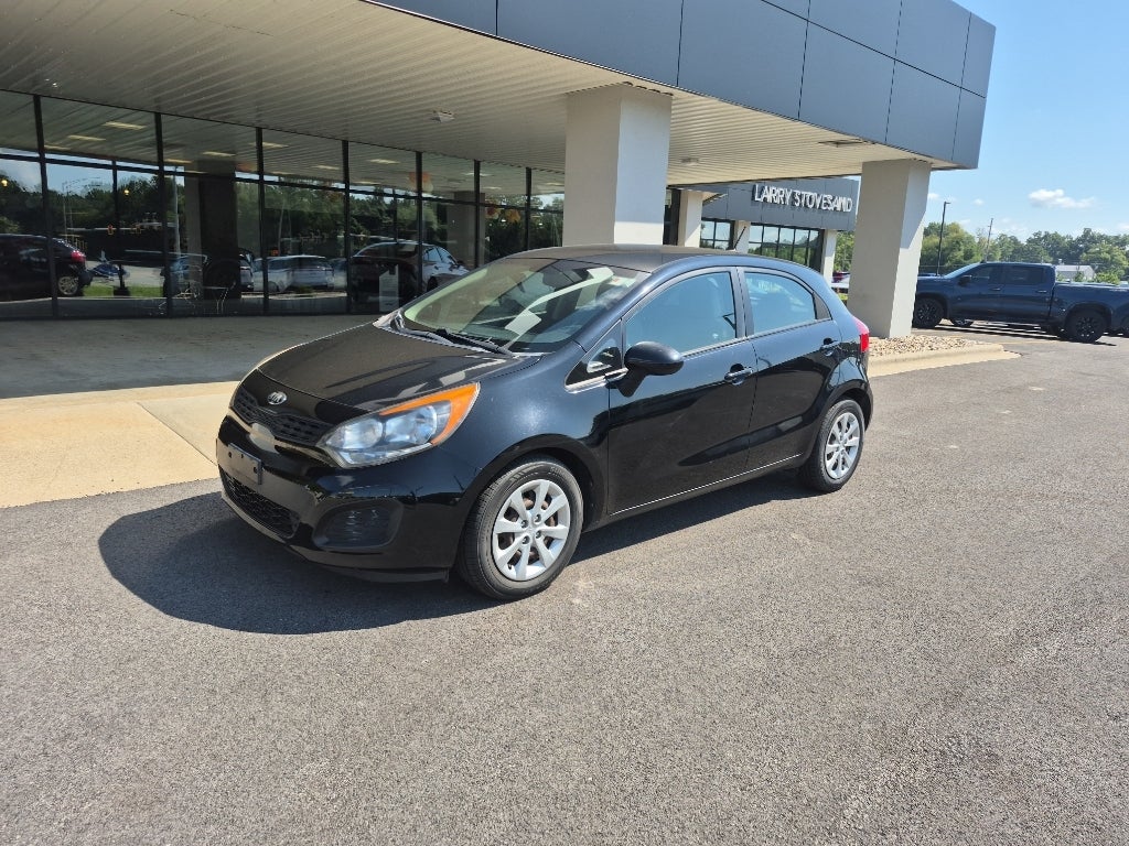 Used 2015 Kia Rio 5-Door LX with VIN KNADM5A33F6517923 for sale in Carbondale, IL
